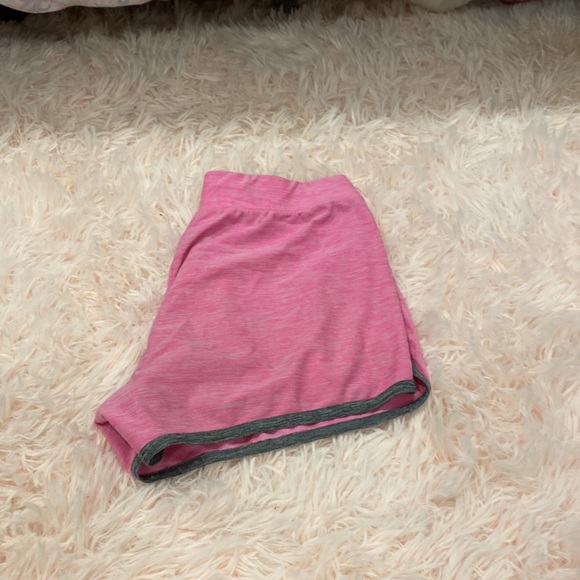Pink gym shorts barely been worn - Picture 4 of 4